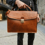 Nahast Portfell No.1 Von Baer - helepruun modelliga