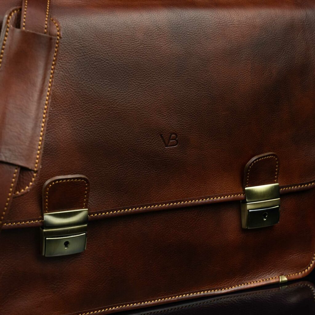 Nahast Portfell No.2 Von Baer pruun closeup