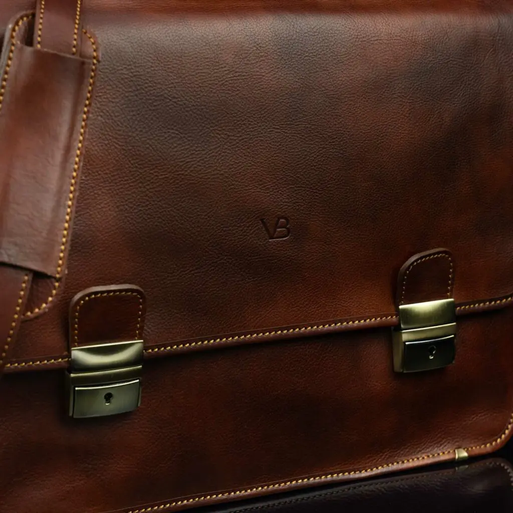 Nahast Portfell No.2 Von Baer pruun closeup