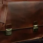 Nahast Portfell No.2 Von Baer pruun closeup