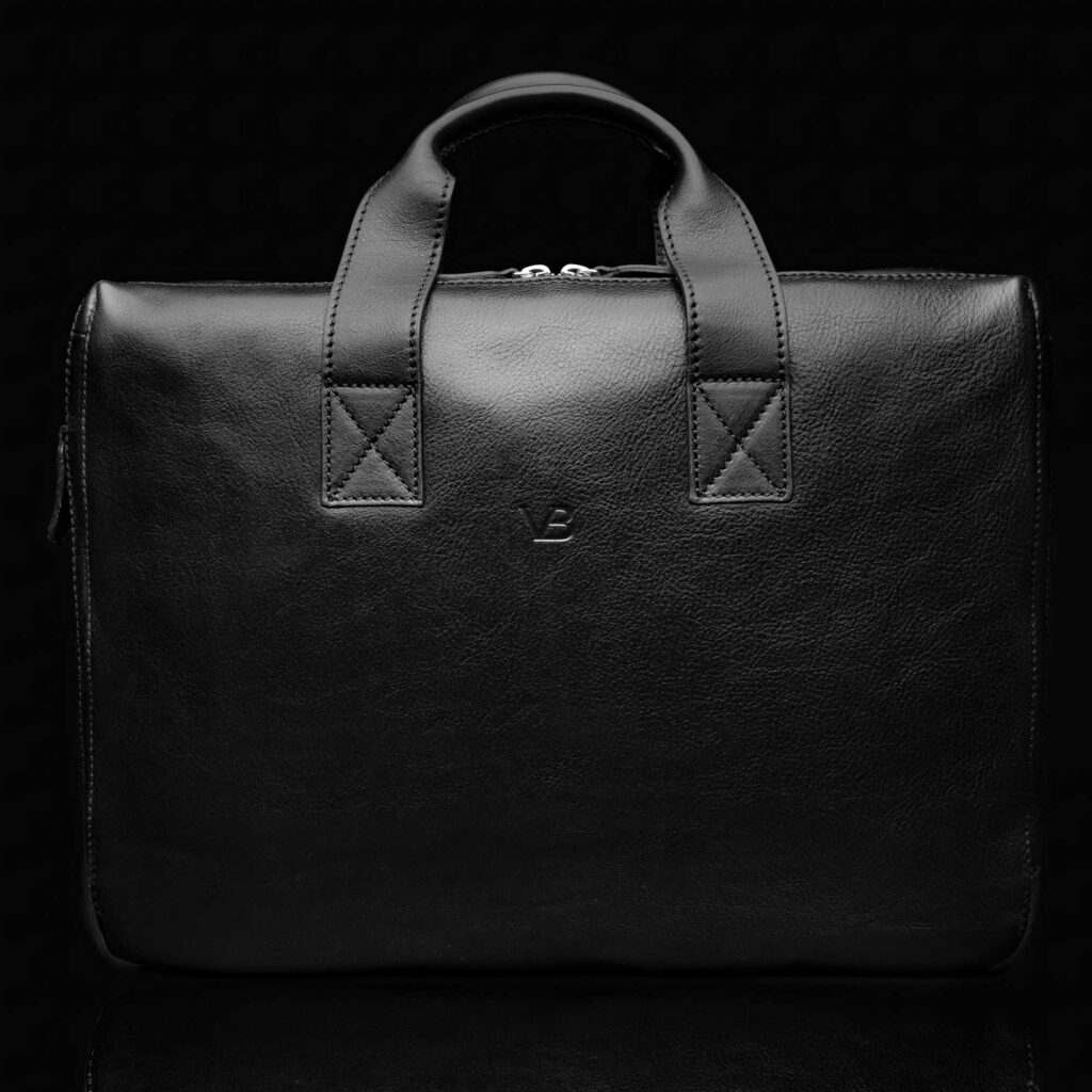 Essential Plus Nahast Arvutikott must eestvaade