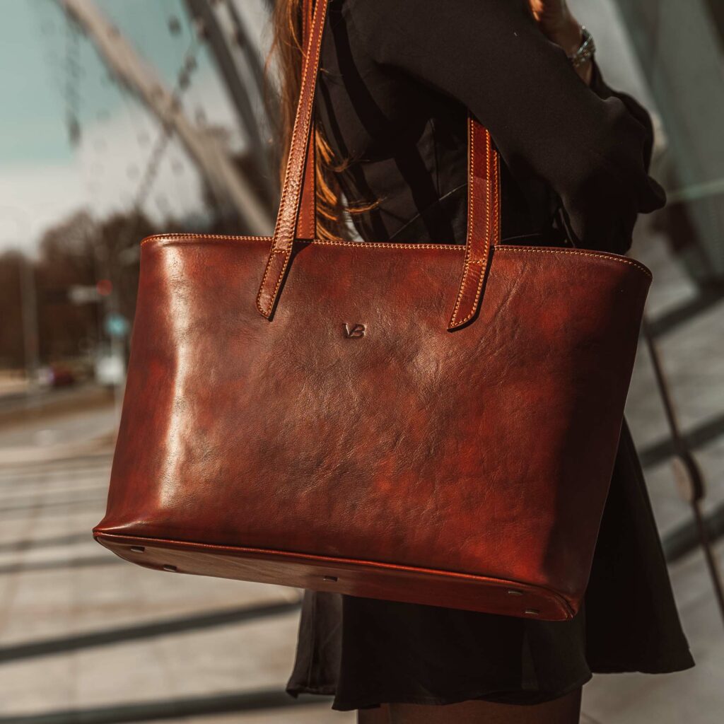 Tote Bag Nahast pruun Käekott lifestyle