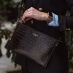 von baer clutch vaike naiste nahast kaekott pruun croc print modell avaneb