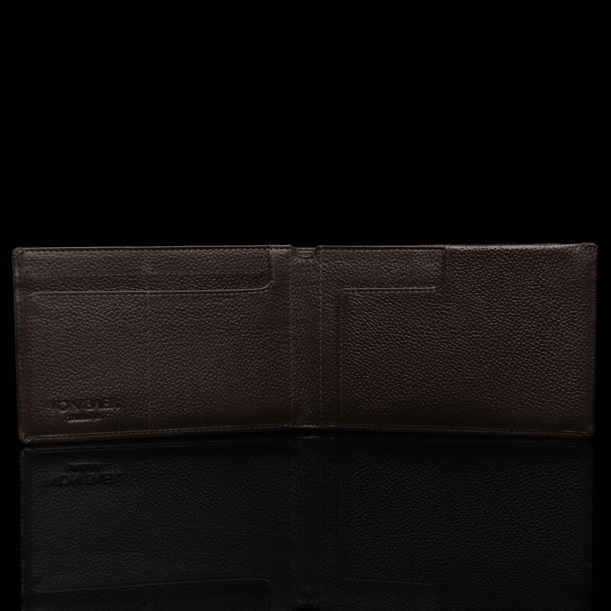 von baer praktiline ja minimalistlik nahast pass portmonee pruun eestvaade