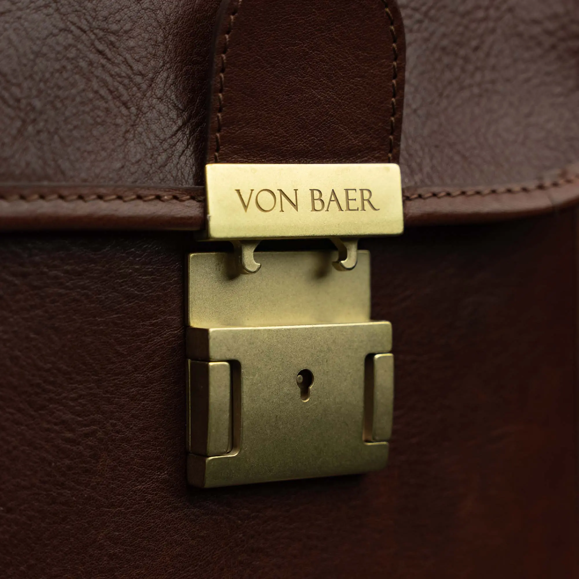 von baer nahast portfell no.2 pruun messingist kvaliteetne lukk võtmega