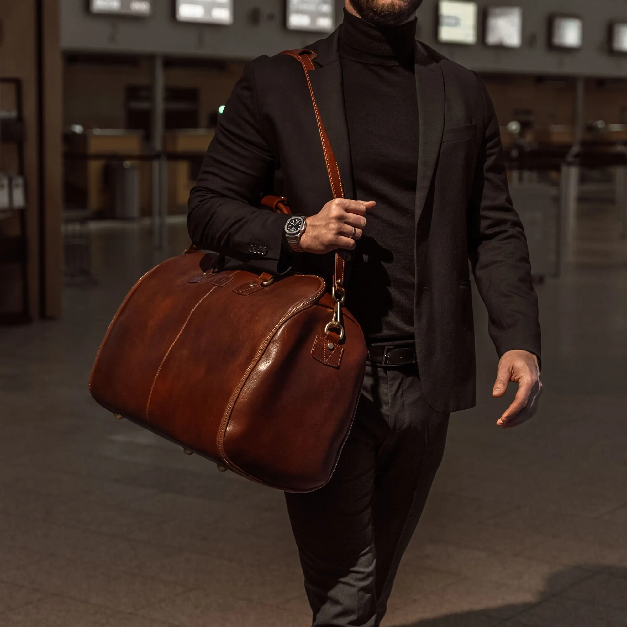 von baer grand superiore nahast reisikott ülikonnalahtriga pruun õlarihmaga lennujaamas eesti disain