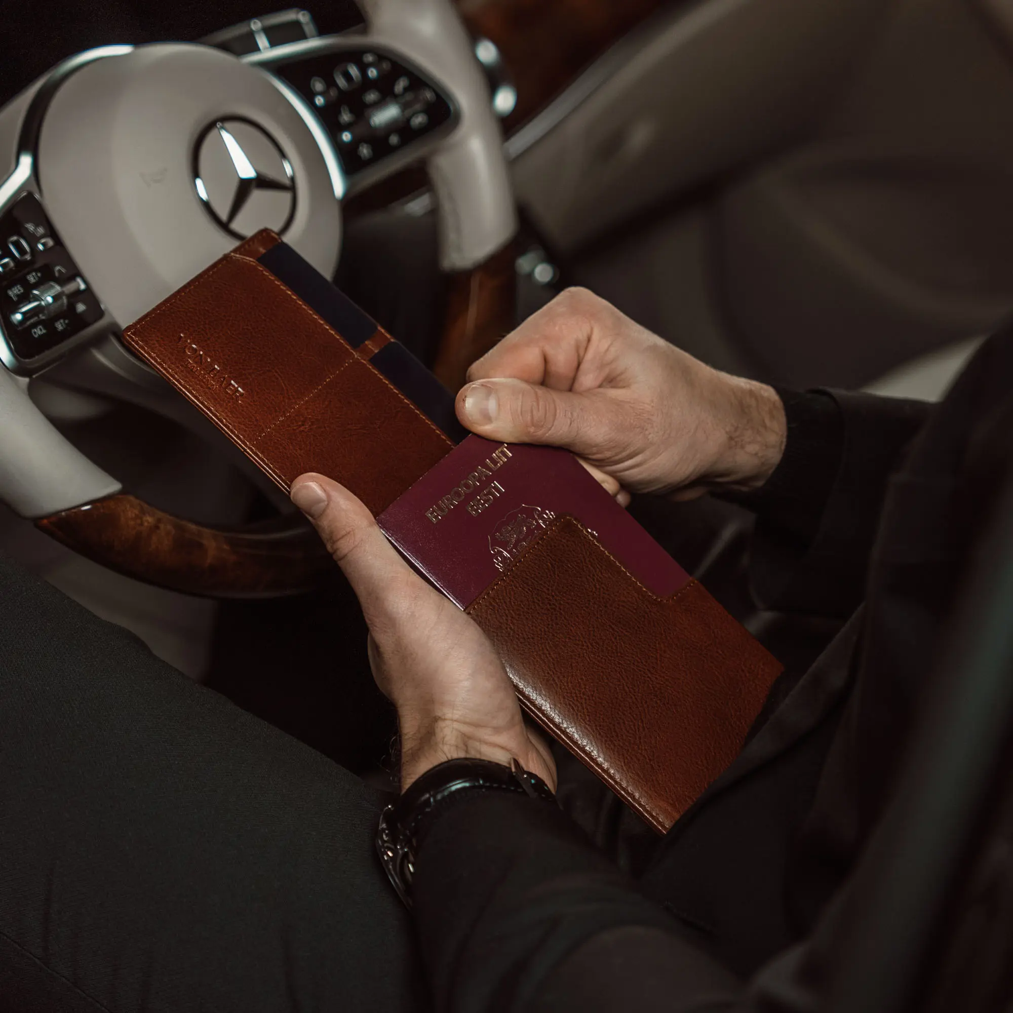 von baer travel organizer nahast passihoidja rahakott pruun reisiks kingitus